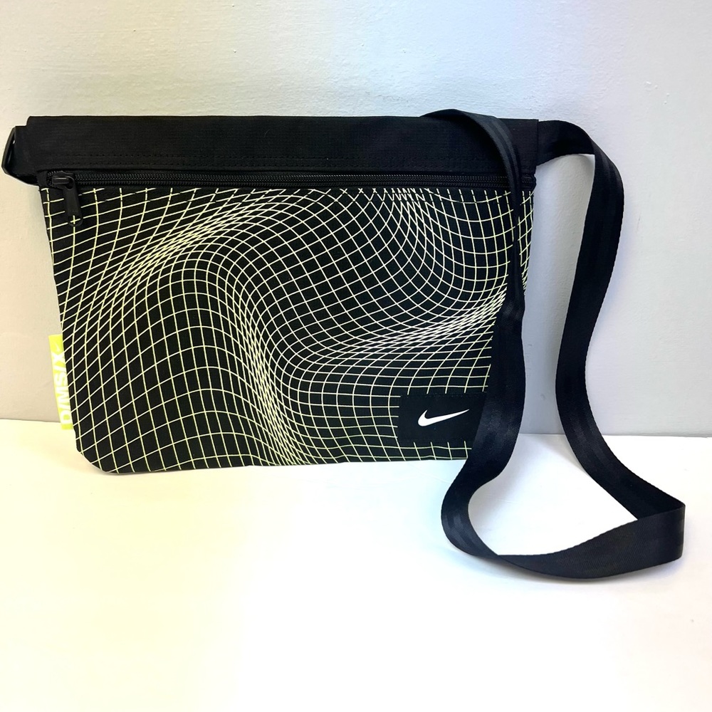 Nike-D/XS/X,Black/Neon wave bag,12βw x 9βh, Pre-Owned great condition,adjustable